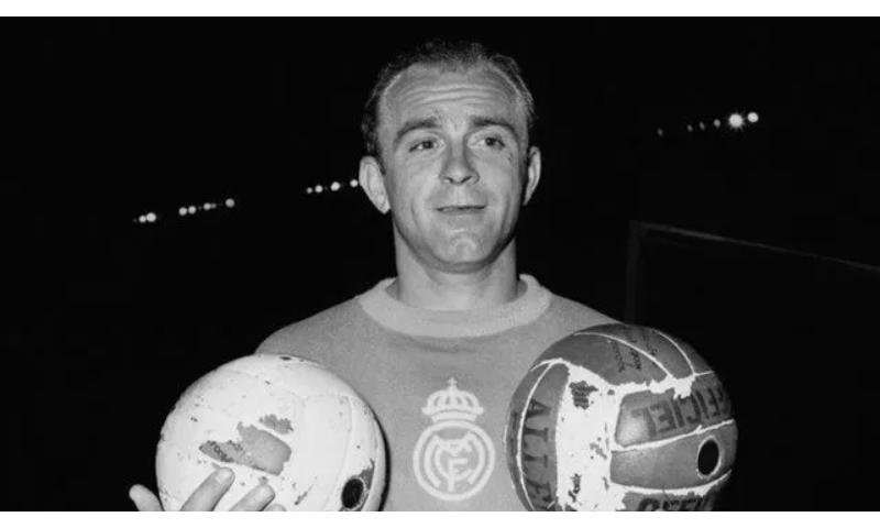 “Mũi tên bạc” Alfredo Di Stefano.